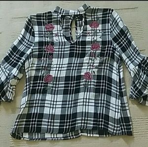 3/4 SLEEVE MOCK/CHOCKER NECK, EMBROIDERED TOP🌹